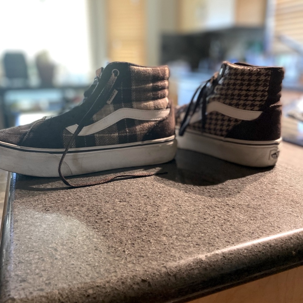 Cute brown and cream plaid hi top Vans! 🤎🤎